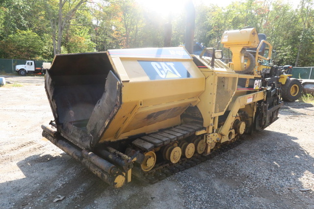 2004 Cat AP650B Paver 8-16 A-B Mat Screed Option Loaded