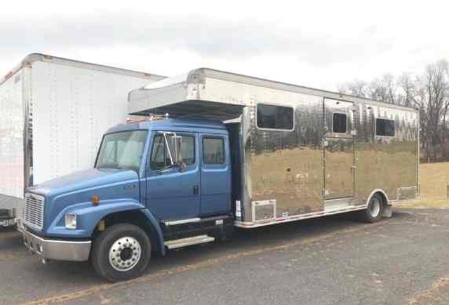 horse trailer with living quarters | horse van | 7 horse hauler eby van