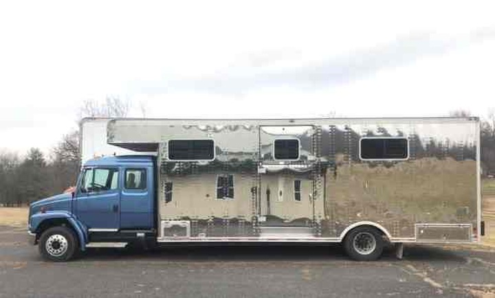 horse trailer with living quarters | horse van | 7 horse hauler eby van