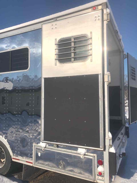 horse trailer with living quarters | horse van | 7 horse hauler eby van