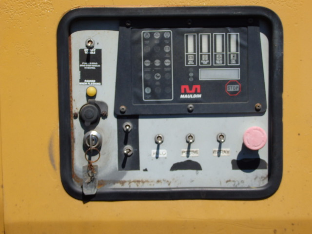 used 2006 Mauldin 1750C Asphalt Paver 8' to 15'.5'' 8 Ton Hopper 2006 Mauldin 1750C Asphalt Paver