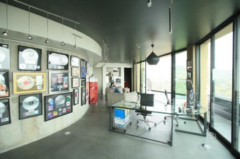 Enlarge photo 16