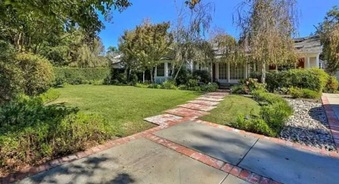 CAST 11952 STUDIO CITY