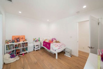 Enlarge photo 33