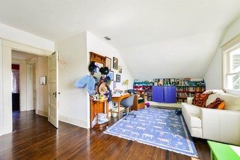 Enlarge photo 49