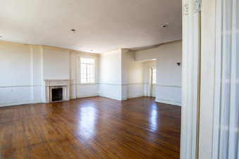 Enlarge photo 48
