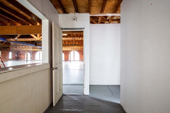 Enlarge photo 38