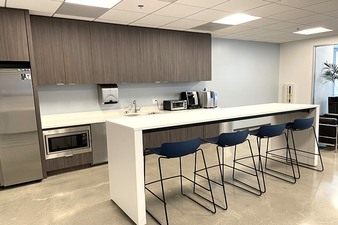 SUITE 685