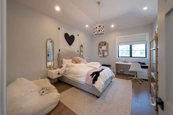 Enlarge photo 28