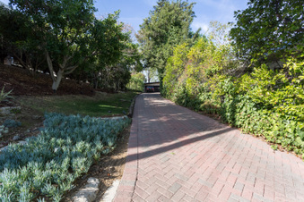 Enlarge photo 32