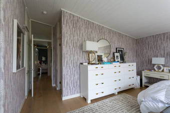 Enlarge photo 140