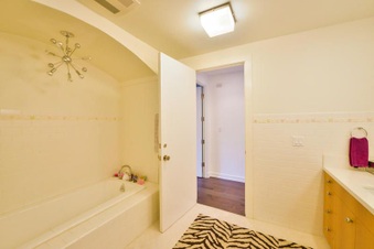 Enlarge photo 54