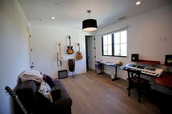 Enlarge photo 105