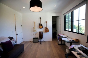Enlarge photo 58