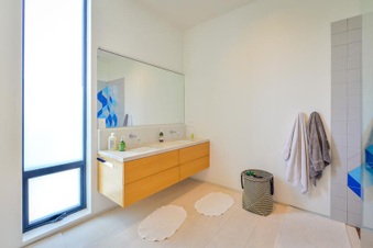 Enlarge photo 32