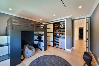 Enlarge photo 35