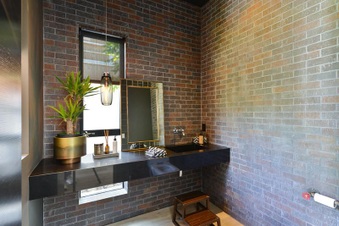 Enlarge photo 33