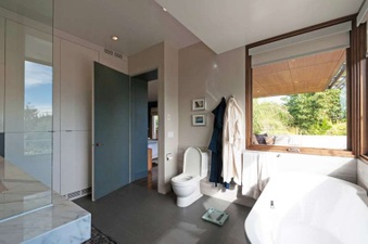 Enlarge photo 51