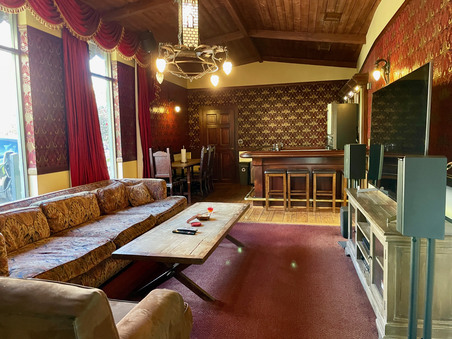 Front Lounge