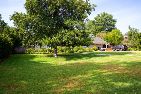 Uni D 142 "Driveway House"