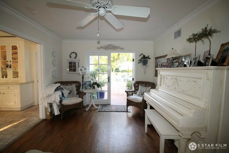 Enlarge photo 23