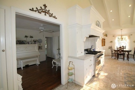 Enlarge photo 52
