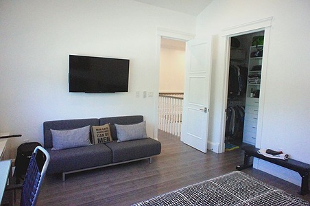 Enlarge photo 88