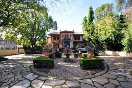 Cast_5687_Manor