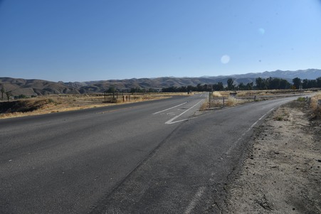 Lake ming and road