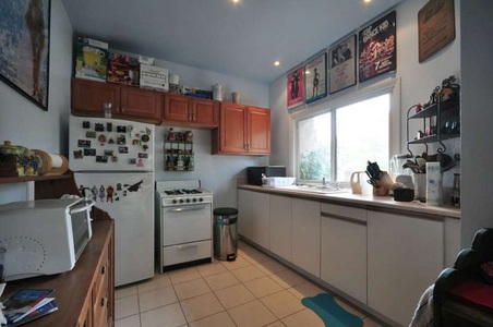 Enlarge photo 69