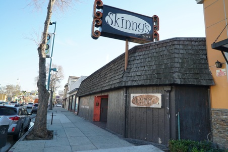 Skinny's Lounge