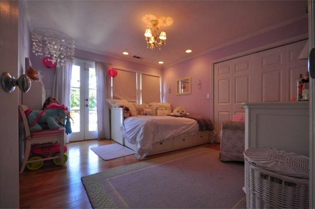 Enlarge photo 47