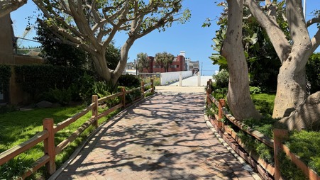Enlarge photo 2