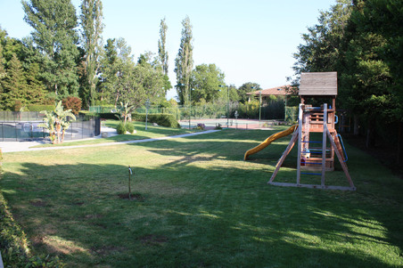 Enlarge photo 69