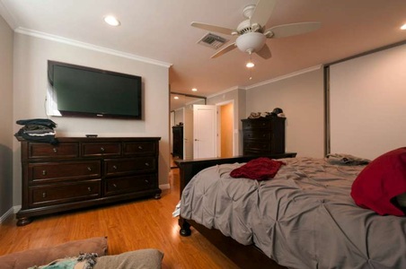 Enlarge photo 33
