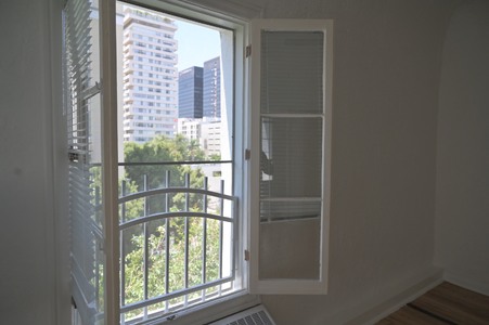 Enlarge photo 34