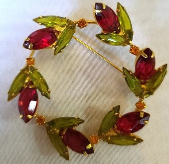 Not D and E Round Brooches