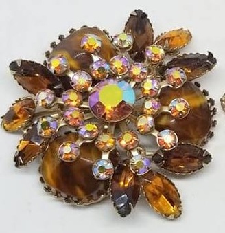Not D&E Multi-prong Brooches
