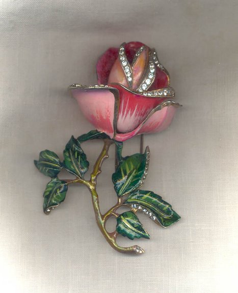 DuJay_%20D_ja_%20DeRosa%20Rose%20Fur%20Clip%20US.jpg