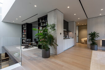 Enlarge photo 93