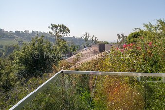 Enlarge photo 63