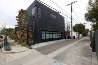 Enlarge photo 2