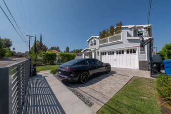 Cast 12105 Tarzana