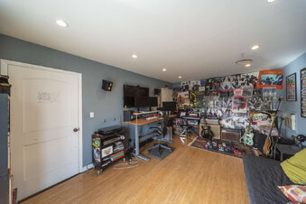 Enlarge photo 61