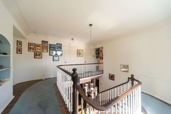 Enlarge photo 49
