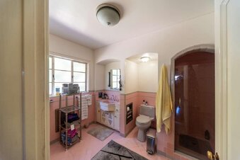 Enlarge photo 63