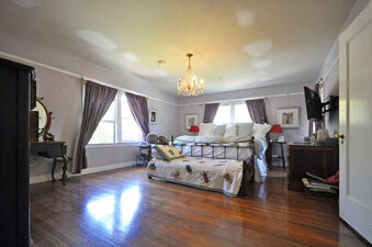 Enlarge photo 33