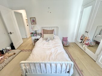 Enlarge photo 40