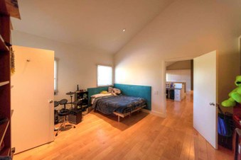 Enlarge photo 58