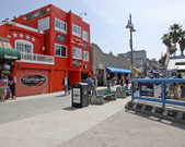 MUSCLE BEACH